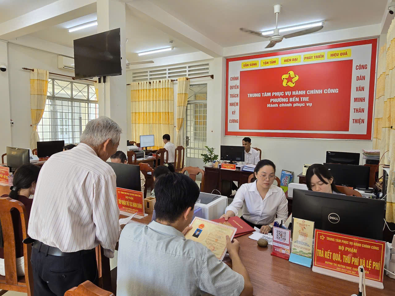 Cắt giảm thủ tục hành chính, tạo môi trường kinh doanh thông thoáng