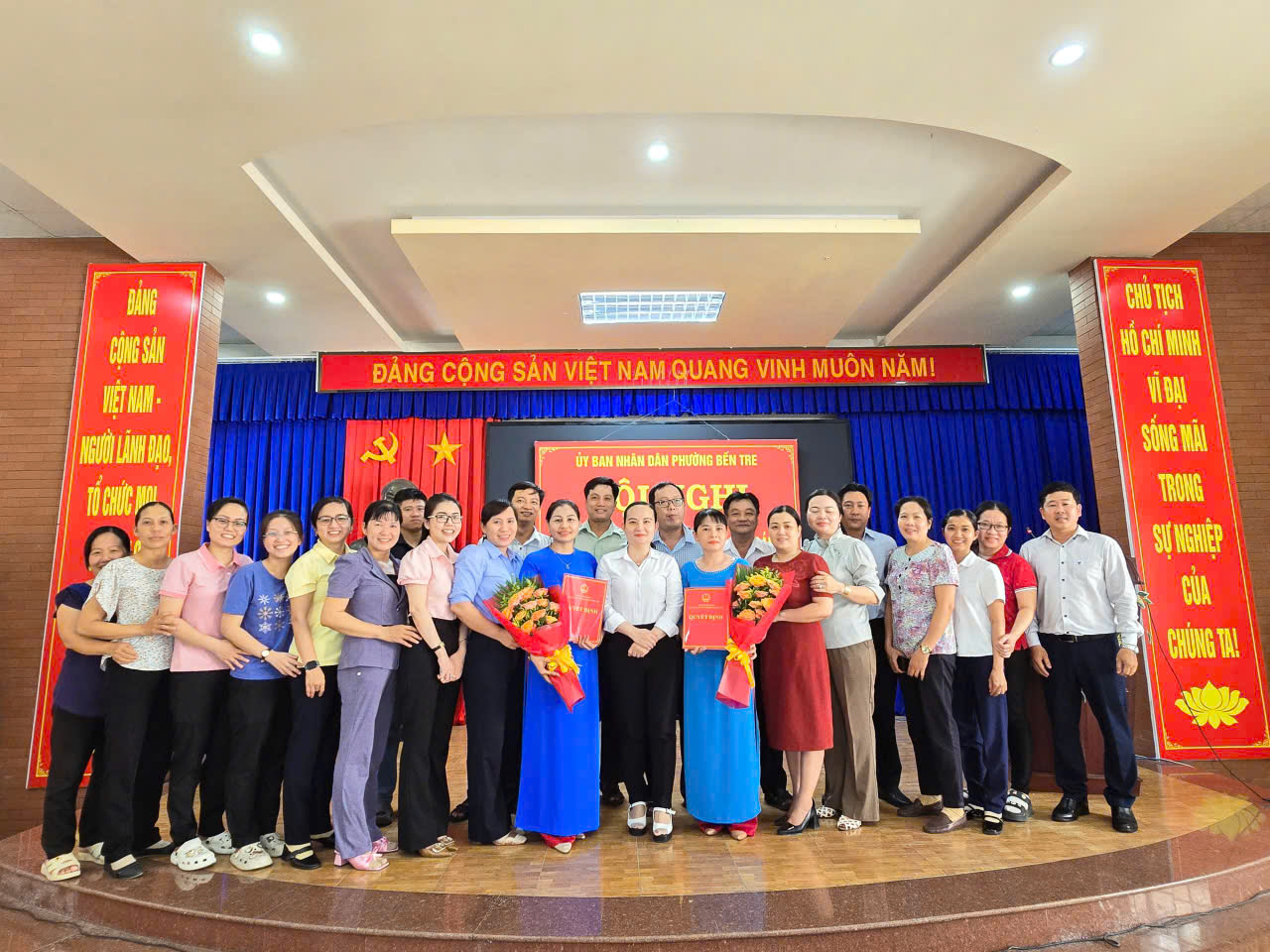 Trao quyết định bổ nhiệm Giám đốc, Phó Giám đốc Trạm Y tế phường Bến Tre