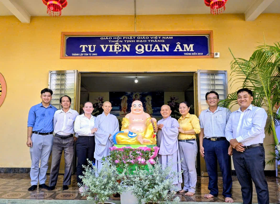 Phường Bến Tre thăm, chúc mừng các cơ sở Phật giáo nhân Đại lễ Phật đản Phật lịch 2570