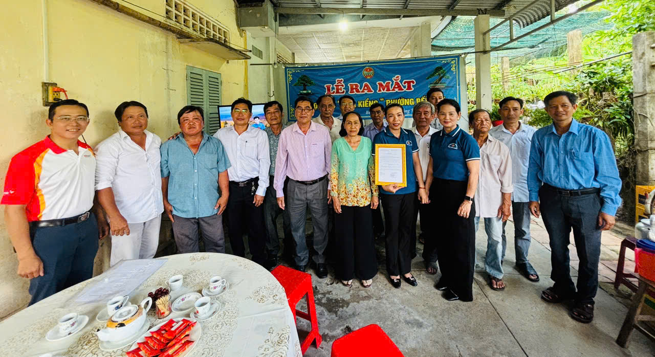 Hội Nông dân phường Bến Tre ra mắt Tổ hợp tác Hoa kiểng