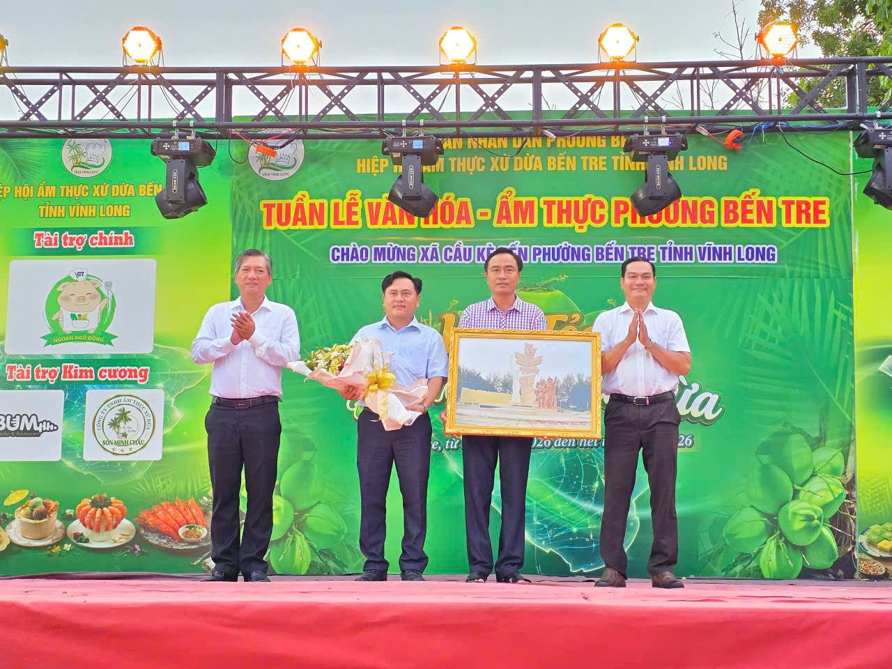 Giao lưu văn nghệ phường Bến Tre và xã Cầu Kè