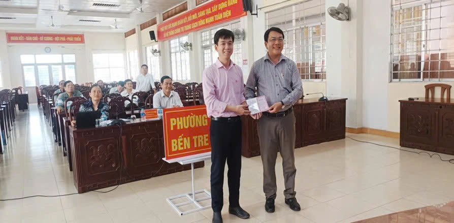 Phường Bến Tre hưởng ứng tham gia gửi tiết kiệm chung tay vì người nghèo